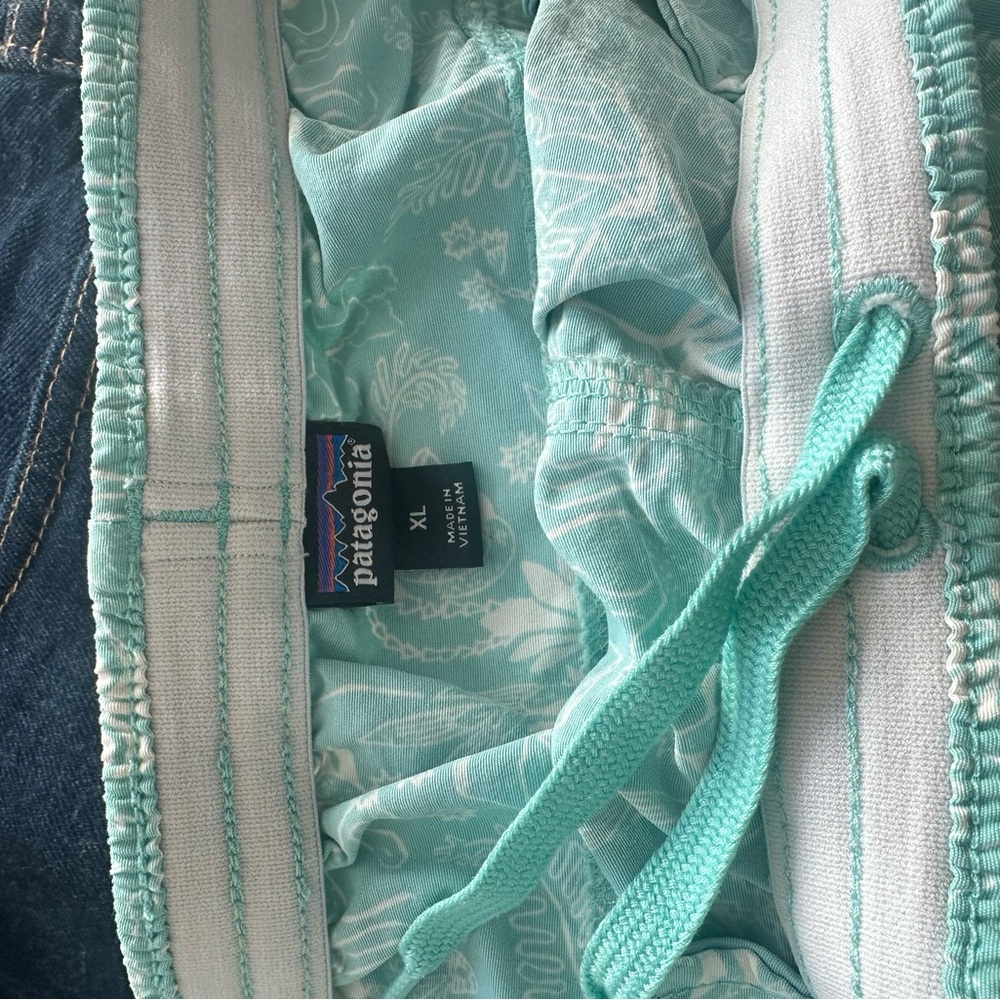 Patagonia Baggies 5” shorts women’s sz XL teal pattern pockets activewear hiking - Picture 4 of 4